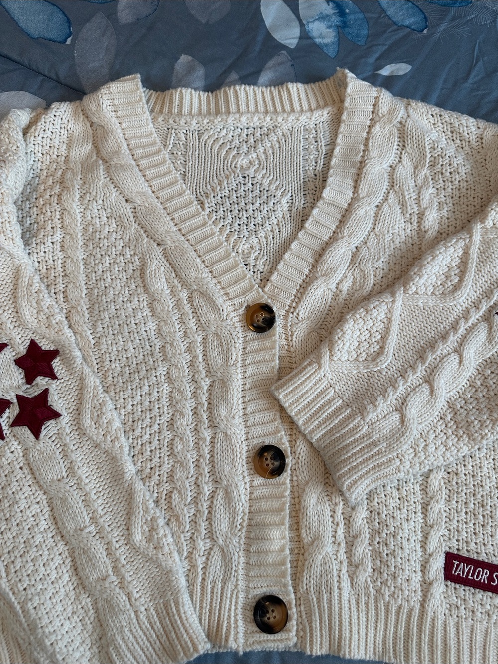EUC Taylor Swift “RED” Cream Cable-Knit Cardigan w/ Star Appliqués SZ XS/SM - Picture 2 of 16